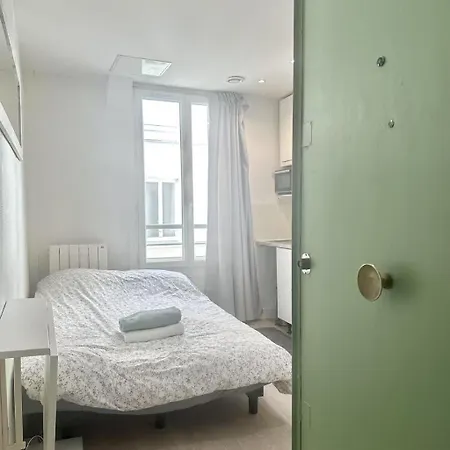 Stylish Steps From Montmartre In Clauzel Parigi